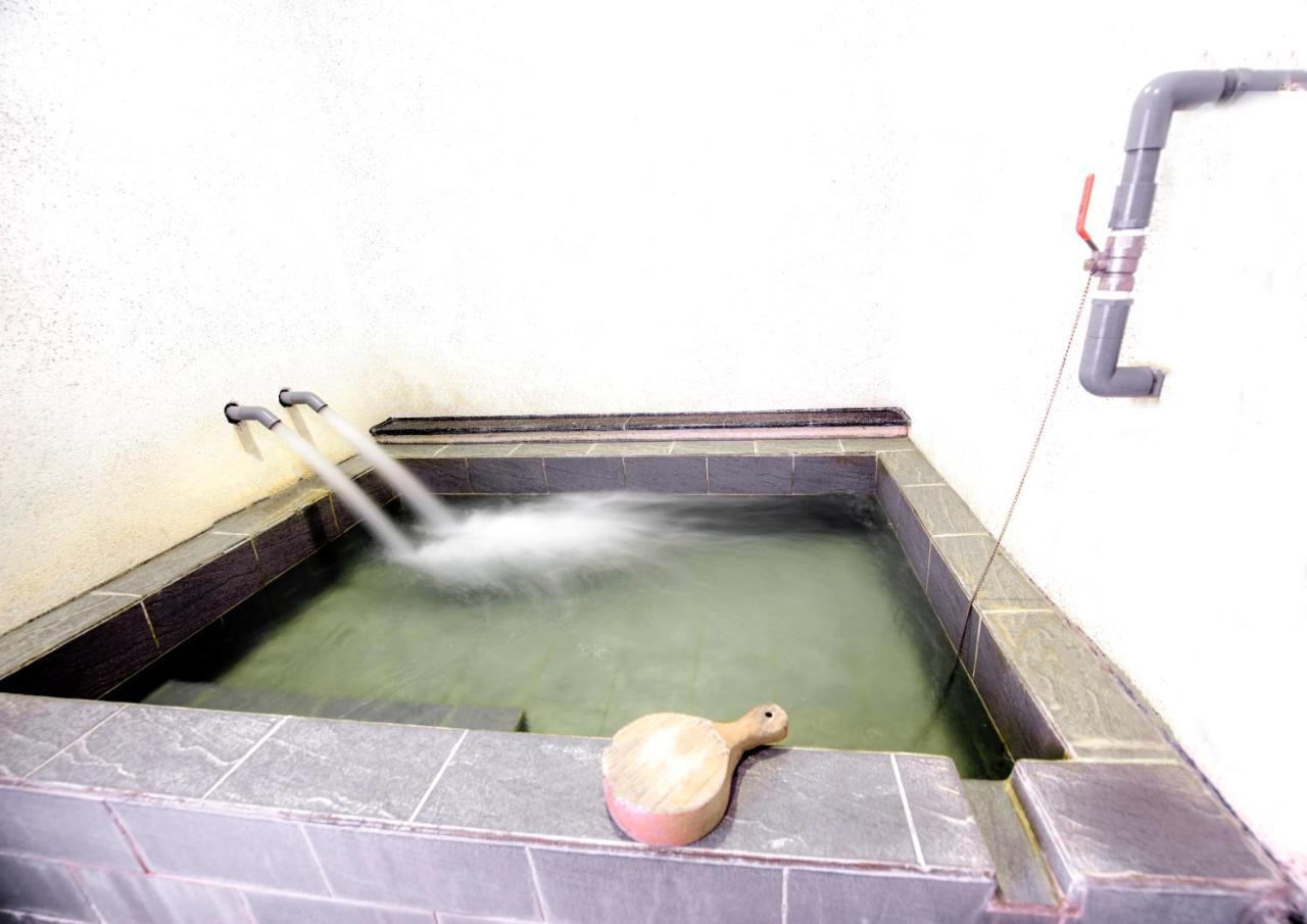Youngs Hotspring Hotel Jiaoxi Exterior photo